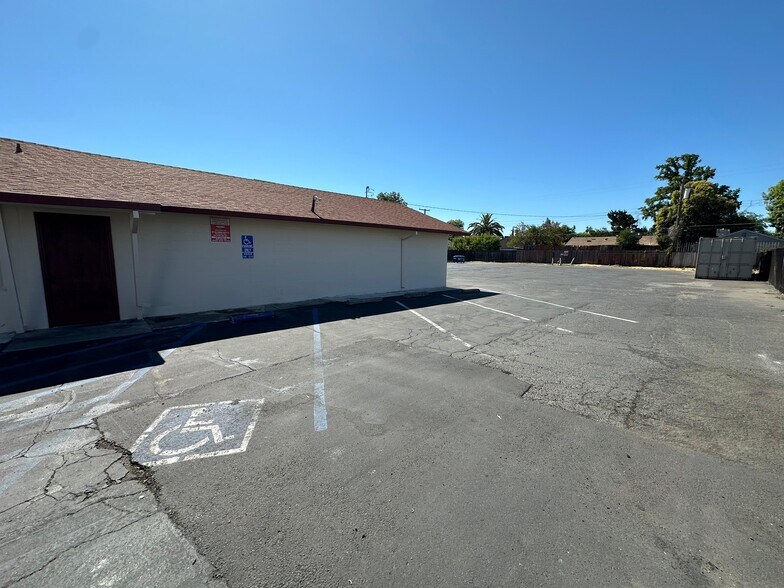 More Photos Of 5026 Fruitridge Rd, Sacramento Medical For Lease