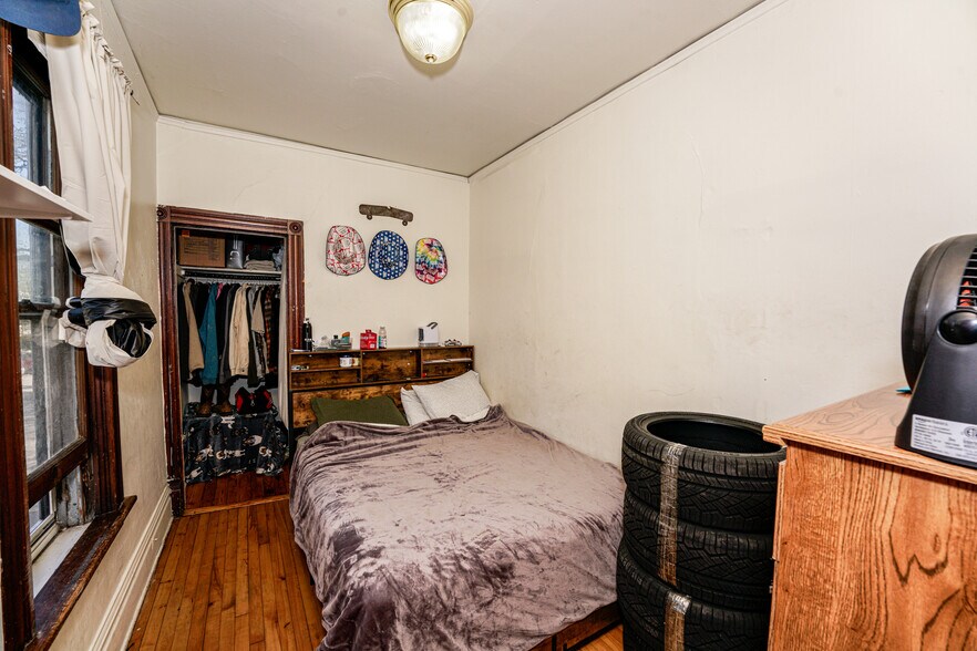More Photos Of 1825 N Astor St, Milwaukee Multifamily For Sale