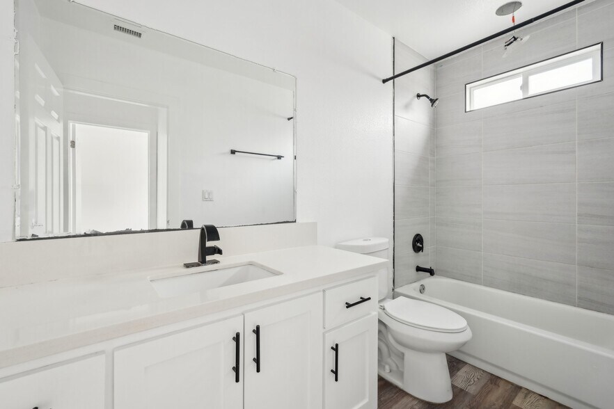 More Photos Of 2516 Malabar St, Los Angeles Apartments For Sale