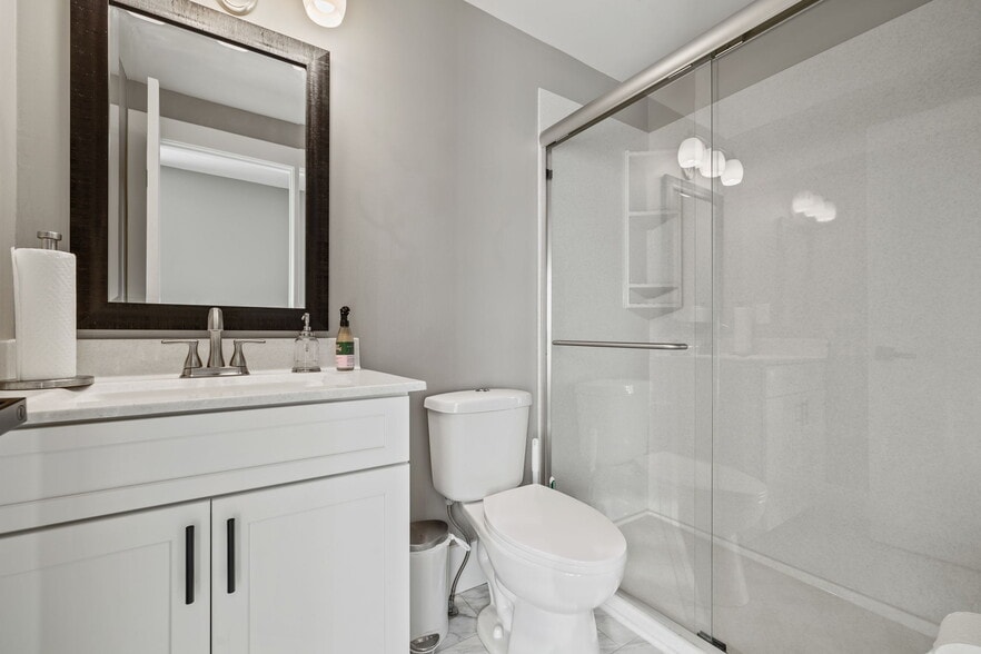 More Photos Of 2049 S Brentwood Blvd, Springfield Office For Sale