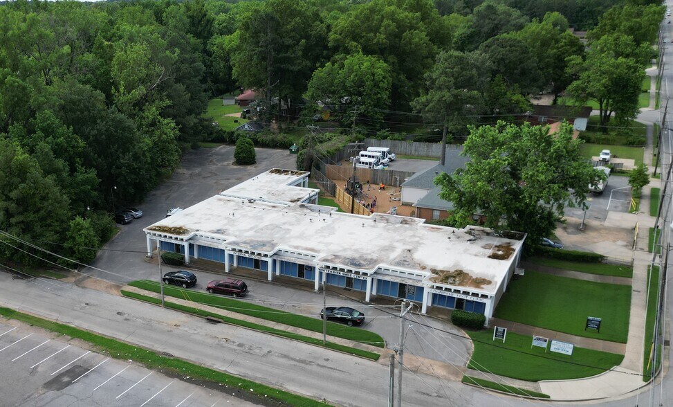 Primary Photo Of 1695-1717 Bender Rd, Memphis Office For Sale