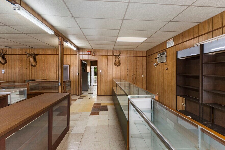 More Photos Of 1375 W San Antonio St, New Braunfels Freestanding For Sale