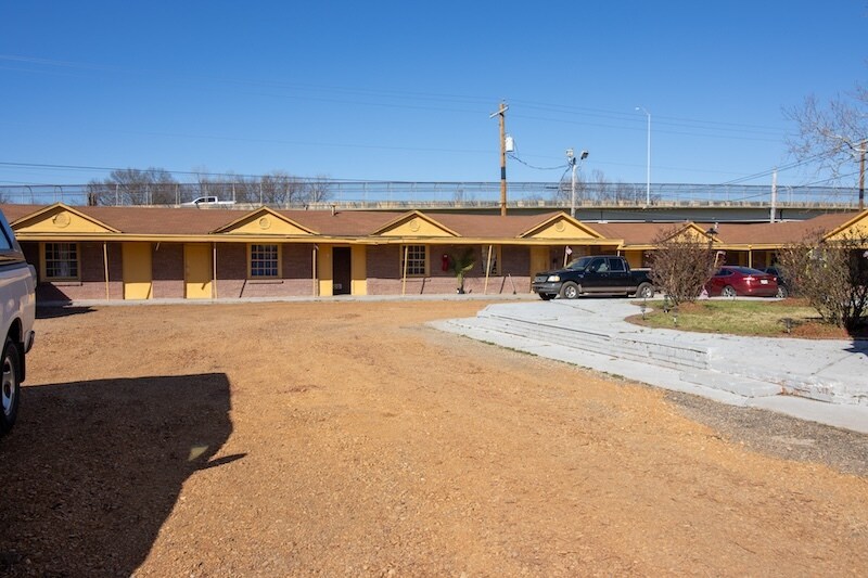 More Photos Of 1220 W 7th St, Texarkana Apartments For Sale