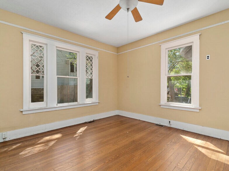 More Photos Of 99 Walnut St, Waynesville Office Residential For Sale