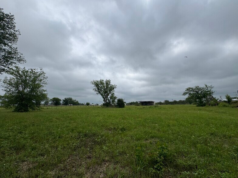 More Photos Of 3552 S State Highway 19, Emory Warehouse For Sale