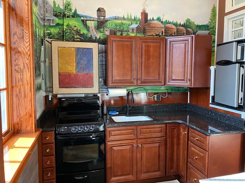 More Photos Of 157 N Main St, Bostic Office For Sale