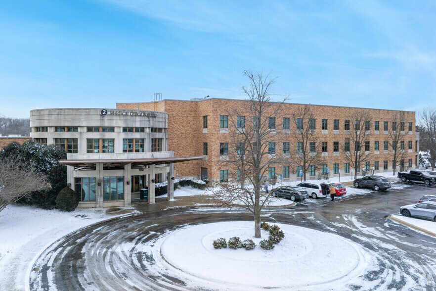 More Photos Of 150 N River Rd, Des Plaines Medical For Lease