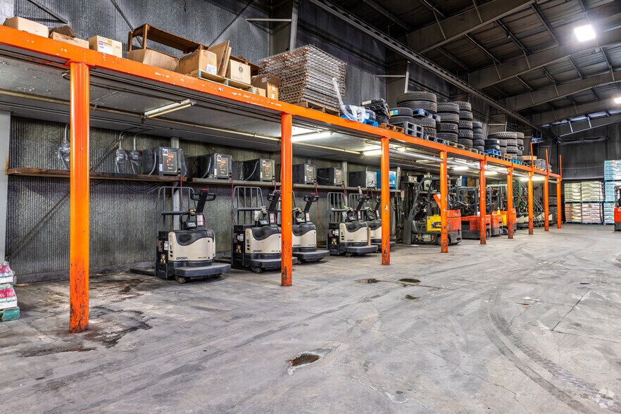 More Photos Of 5900 Pennsylvania Ave, Maple Heights Distribution For Lease