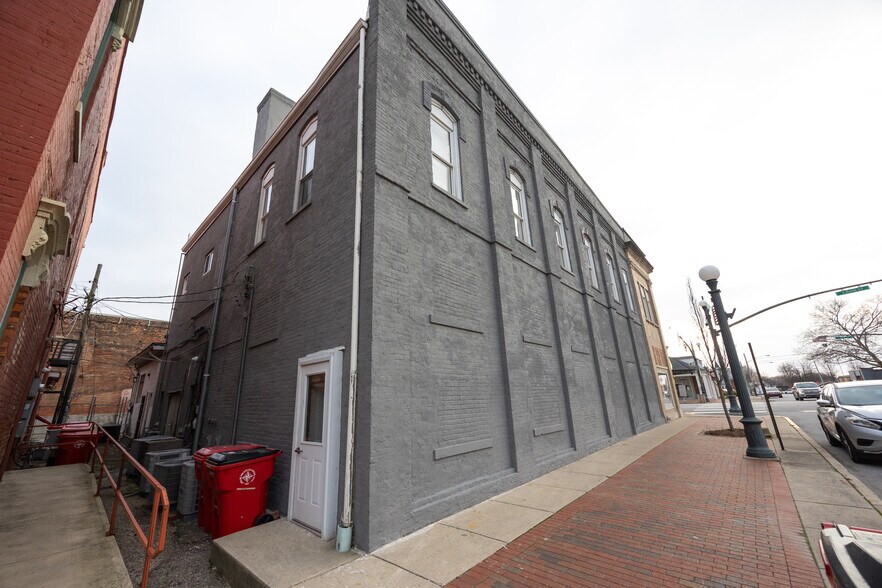 More Photos Of 50-52 S Main St, London Storefront Retail Residential For Sale