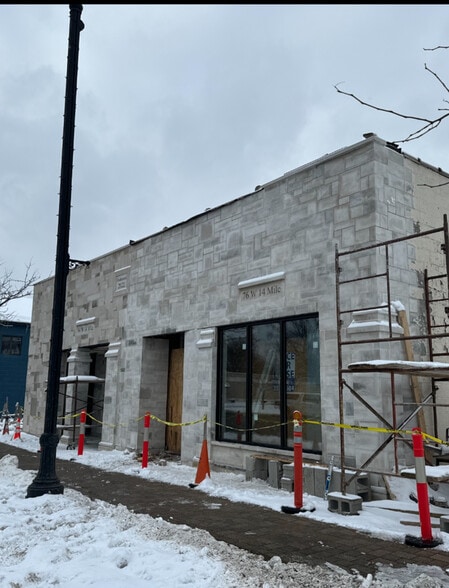 More Photos Of 76-84 W 14 Mile Rd, Clawson Restaurant For Lease