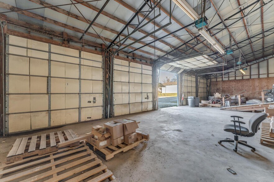 More Photos Of 2101 S ARKOLA Dr, Springdale Warehouse For Sale