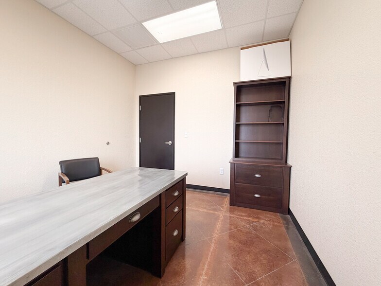 More Photos Of 609 I-20, Pecos Manufacturing For Lease