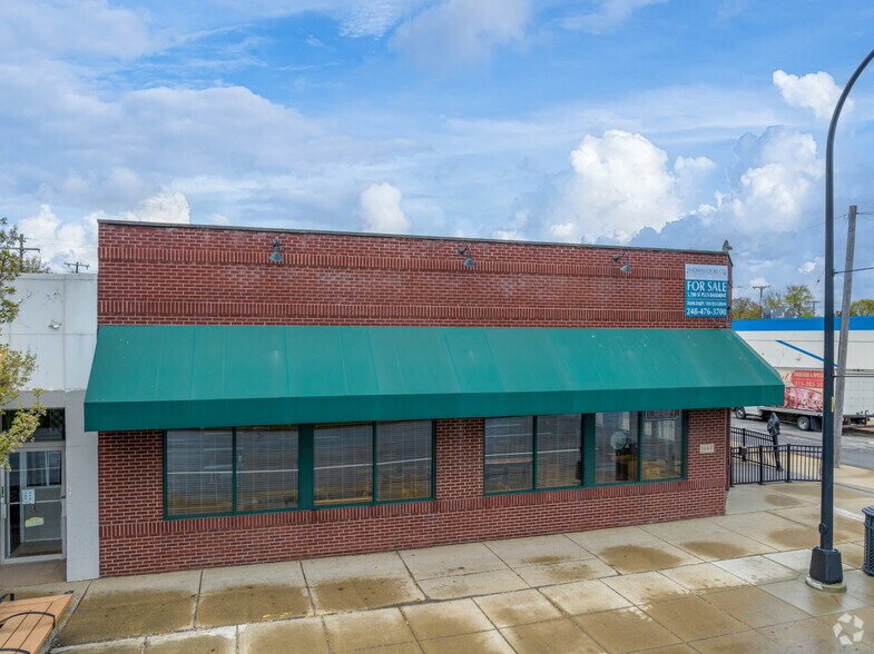 More Photos Of 1660 Fort St, Lincoln Park Bar For Sale
