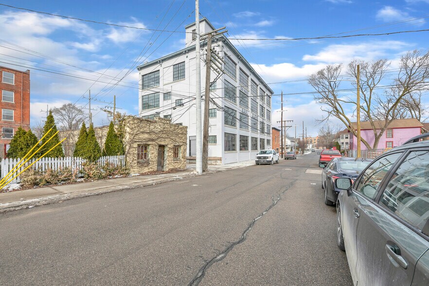 More Photos Of 1441 Brooklyn St, Detroit Loft Creative Space For Lease