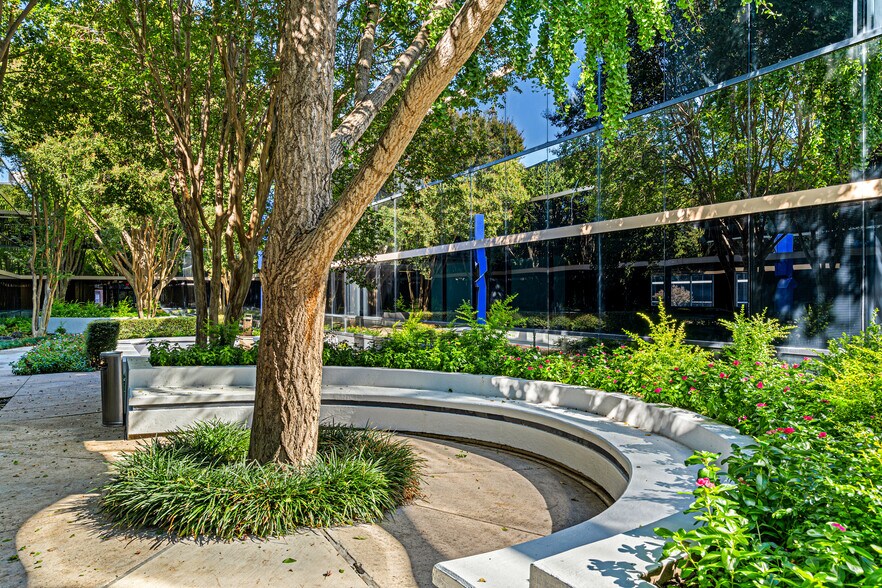 More Photos Of 4004 Belt Line Rd, Addison Unknown For Lease