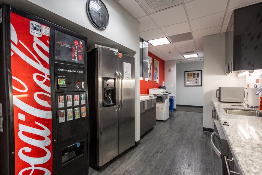 More Photos Of 800 S Gay St, Knoxville Coworking Space