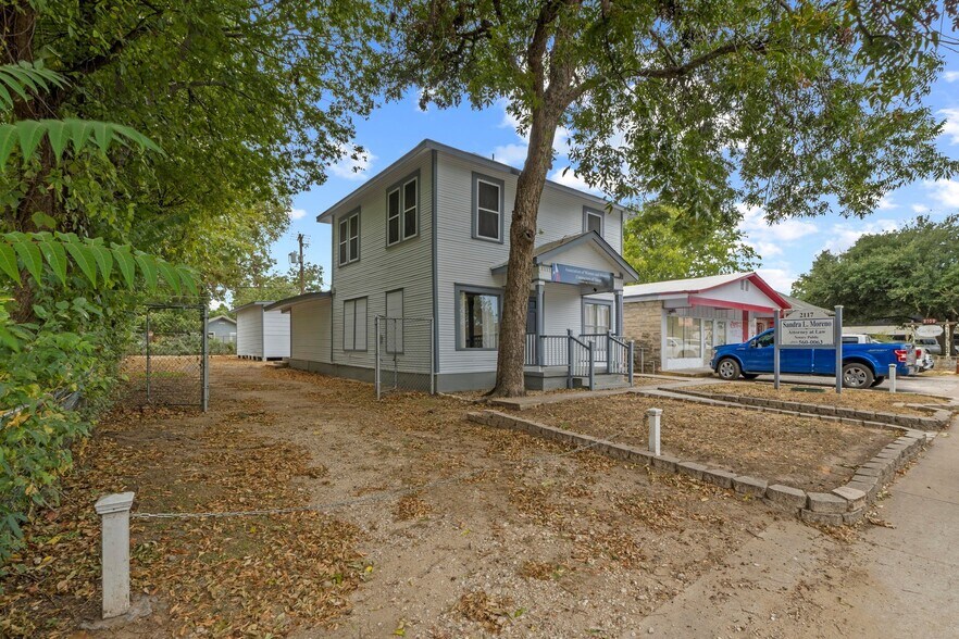 More Photos Of 2117 E Cesar Chavez St, Austin Office Residential For Sale