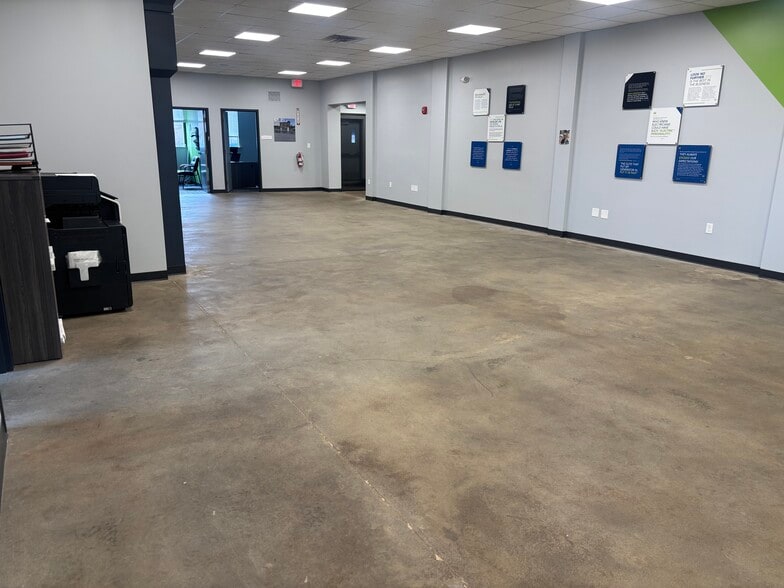 More Photos Of 360 Highland Rd E, Macedonia Office For Sale