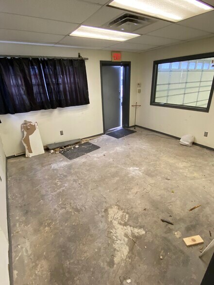 More Photos Of 213 S Rockford Ave, Tulsa Warehouse For Lease