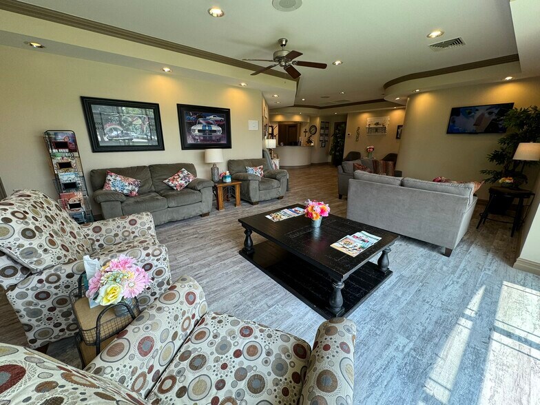 More Photos Of 4700 W Urbana St, Broken Arrow Medical For Lease