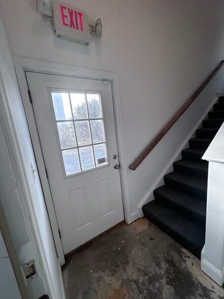 More Photos Of 6008 Fair Oaks Dr, Frederick Showroom For Lease