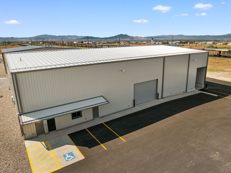 Primary Photo Of 880 Nicole st, Helena Distribution For Lease