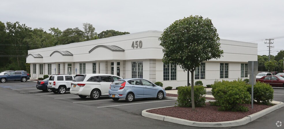 More Photos Of 450 Old Country Rd, Riverhead Office For Lease