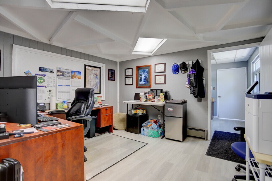 More Photos Of 5985 Lamar St, Arvada Warehouse For Lease