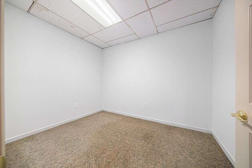 More Photos Of 35540 W Michigan Ave, Wayne Office For Sale