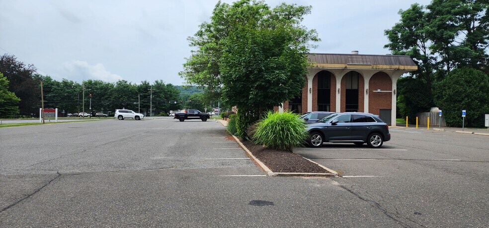 More Photos Of 1 Sherman Hill Rd, Woodbury Bank For Lease