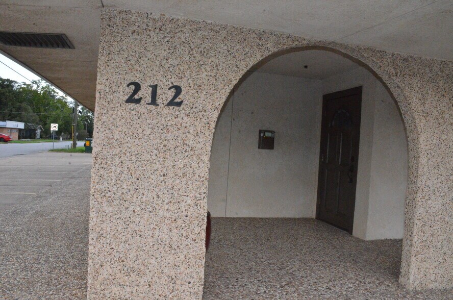 More Photos Of 212 E Houston St, Cleveland Office For Lease