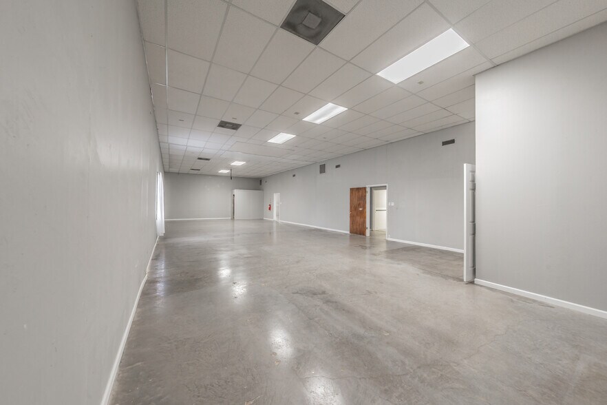 More Photos Of 7235 Glenview Dr, Richland Hills Office For Sale