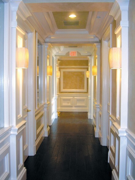 More Photos Of 780 5th Ave S, Naples Storefront Retail Office For Lease