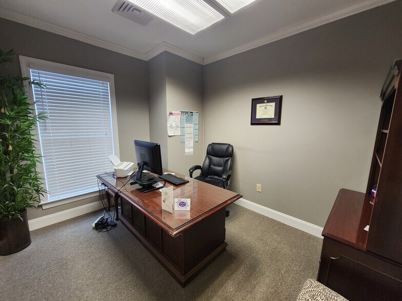 More Photos Of 109C Laurens Rd, Greenville Office Residential For Lease