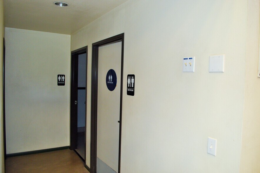 More Photos Of 2750 W Devonshire Ave, Hemet Freestanding For Sale