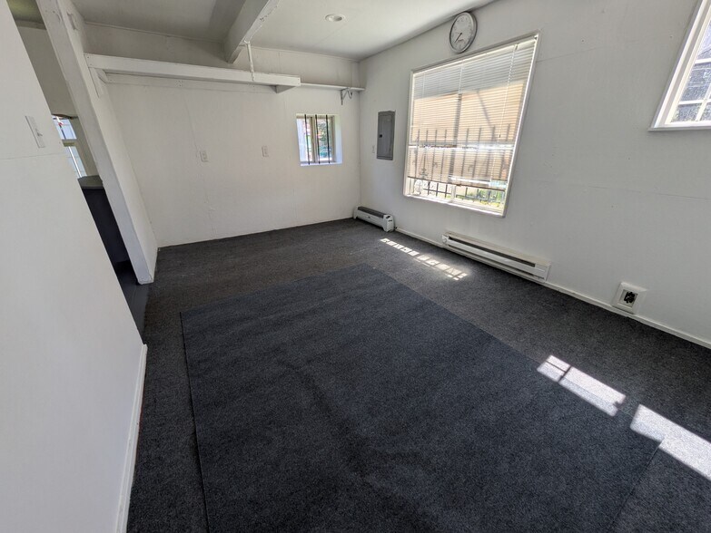 More Photos Of 10301 31st St E, Edgewood Contractor Storage Yard For Lease