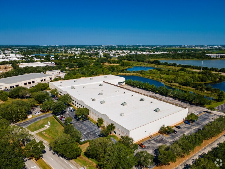 More Photos Of 3001 Gateway Centre Pky, Pinellas Park Warehouse For Lease