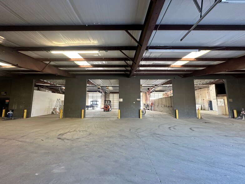 More Photos Of 5012 David Strickland Rd, Fort Worth Warehouse For Lease