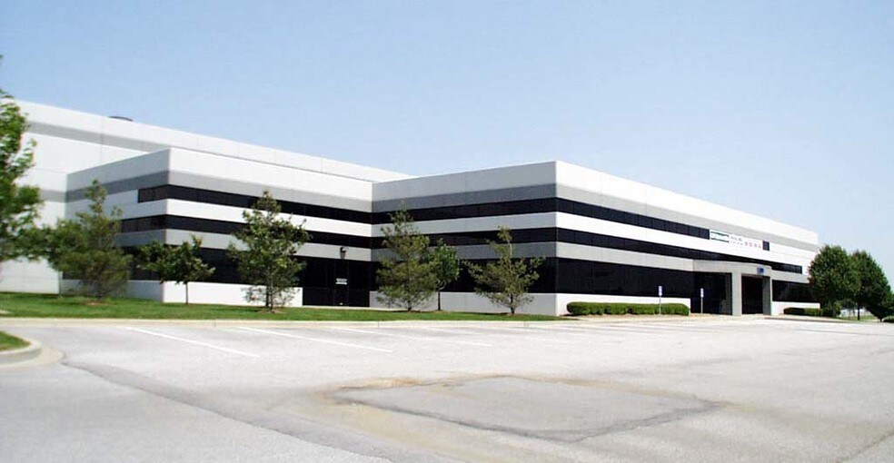 More Photos Of 13875-13899 Corporate Woods Trl, Bridgeton Distribution For Lease