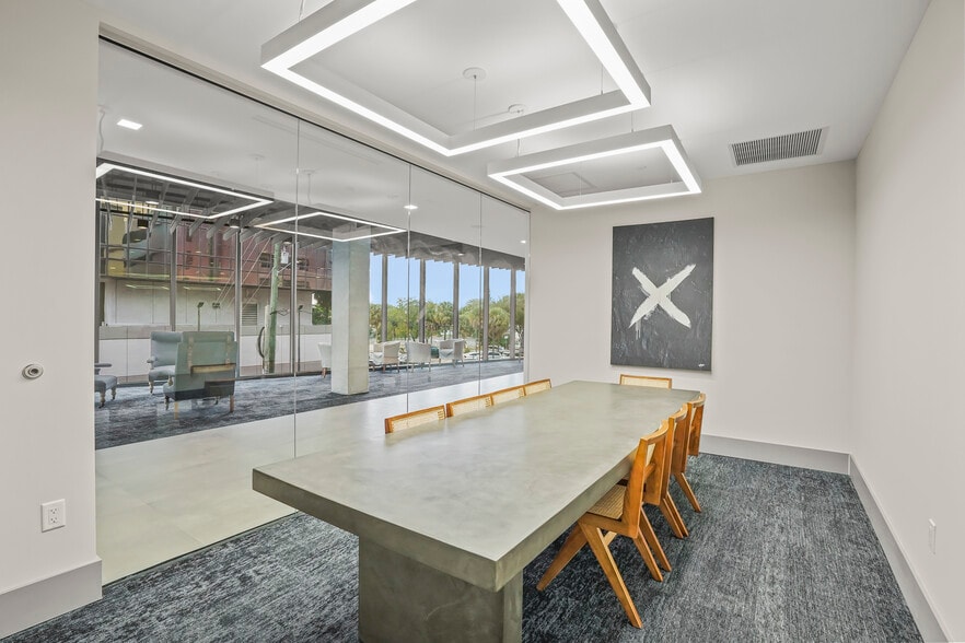 More Photos Of 1895 Tyler St, Hollywood Office For Lease