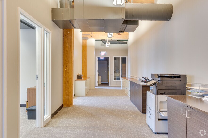 More Photos Of 940 W Adams St, Chicago Loft Creative Space For Lease