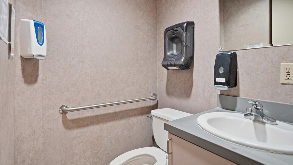 More Photos Of 123 Stewart Ave, Hicksville Medical For Sale