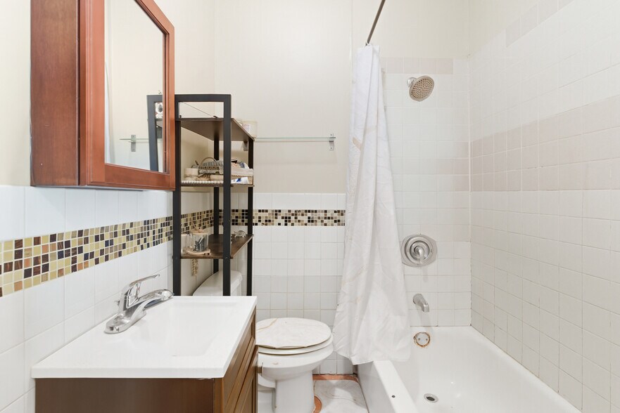 More Photos Of 449 Orange St, Newark Storefront Retail Residential For Sale