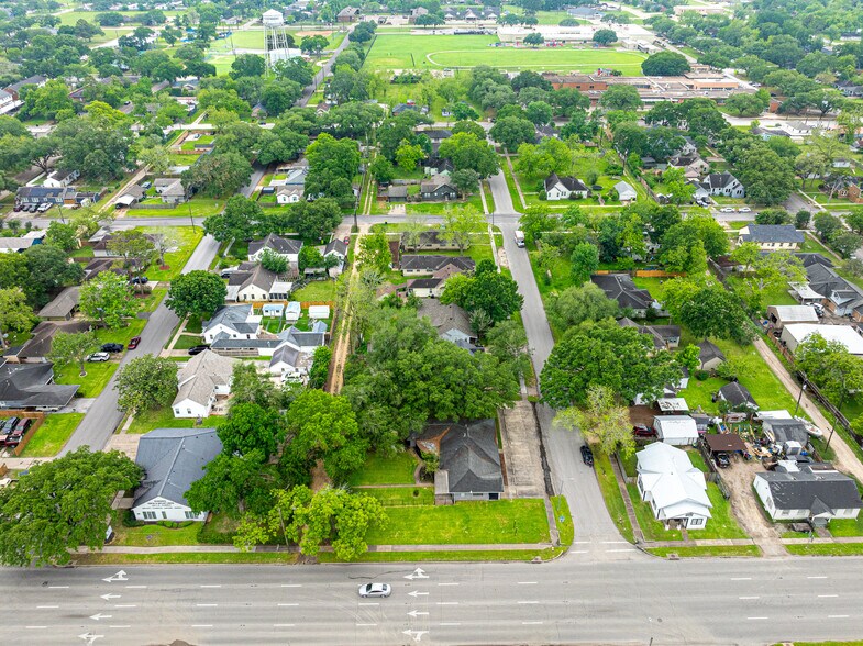 More Photos Of 1105 San Jacinto St, Rosenberg Office For Sale