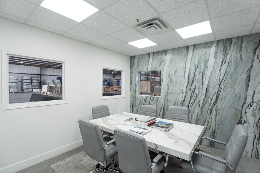 More Photos Of 3520 Old Metro Pky, Fort Myers Warehouse For Lease