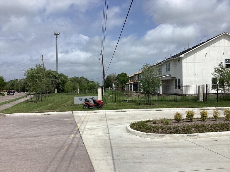 More Photos Of Cullen Pky & Fite Rd, Pearland Land For Sale