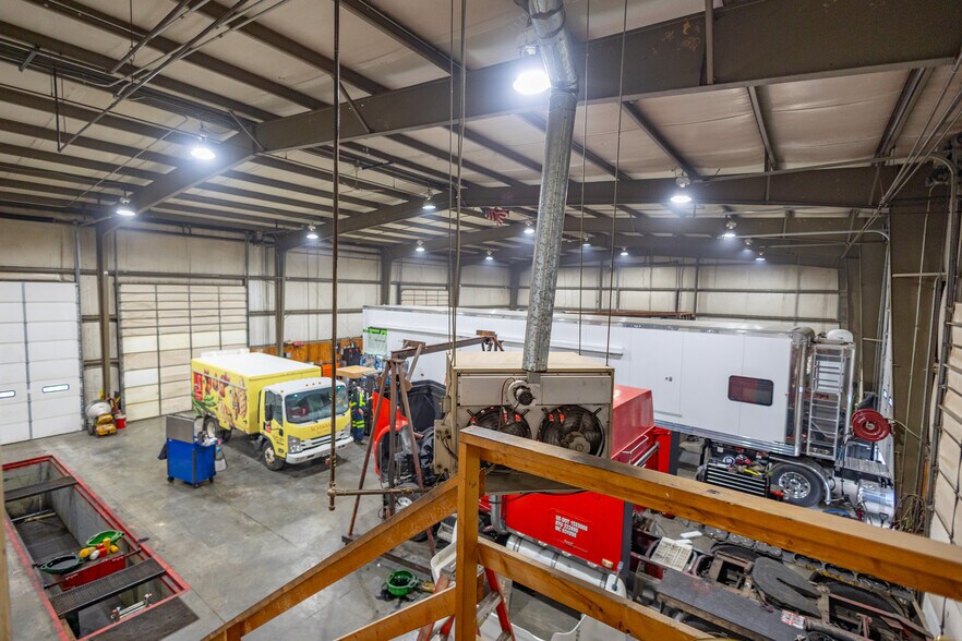 More Photos Of 267 N Graham St, Bowling Green Light Distribution For Sale