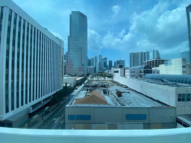 More Photos Of 14 NE 1st Ave, Miami Office For Sale