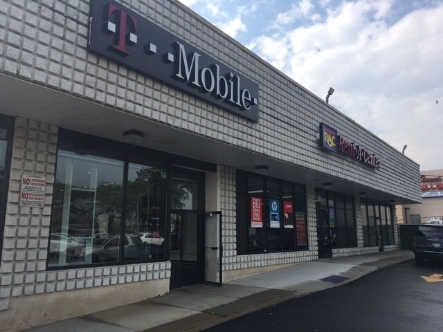 More Photos Of 21-25 E Sunrise Hwy, Freeport General Retail For Lease