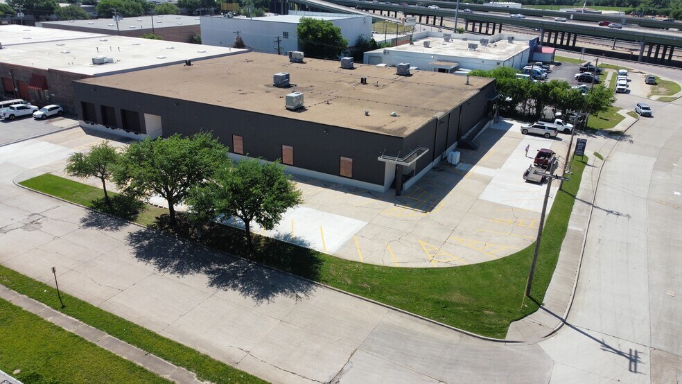 More Photos Of 3400 Royalty Row, Irving Distribution For Lease